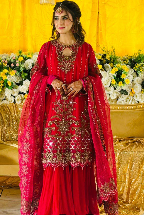 Bridal Mehndi Art by Nosheen's Salon