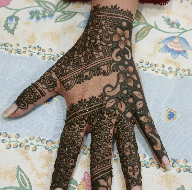 Traditional Dark Mehndi Art